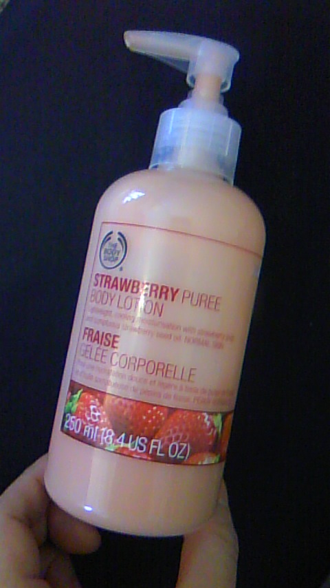 THE_BODY_SHOP_Strawberry_Puree_Body_Lotion